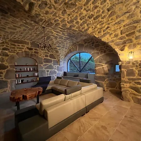 Nyaraló Le Du Parayre *